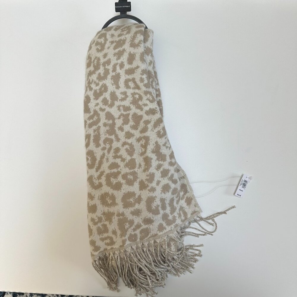 NWT - Beige and White Cheetah Print Scarf - Banana Republic